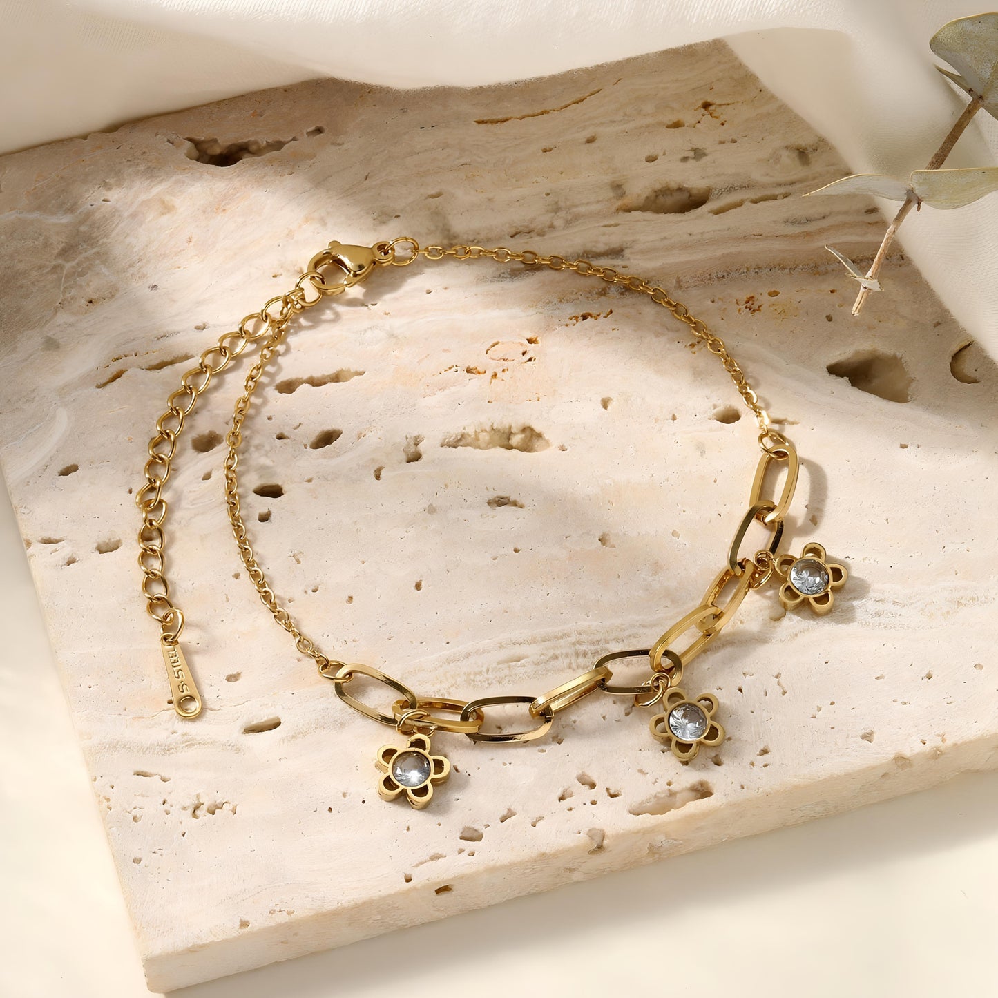 Lyra Golden bracelets by GLEAMY