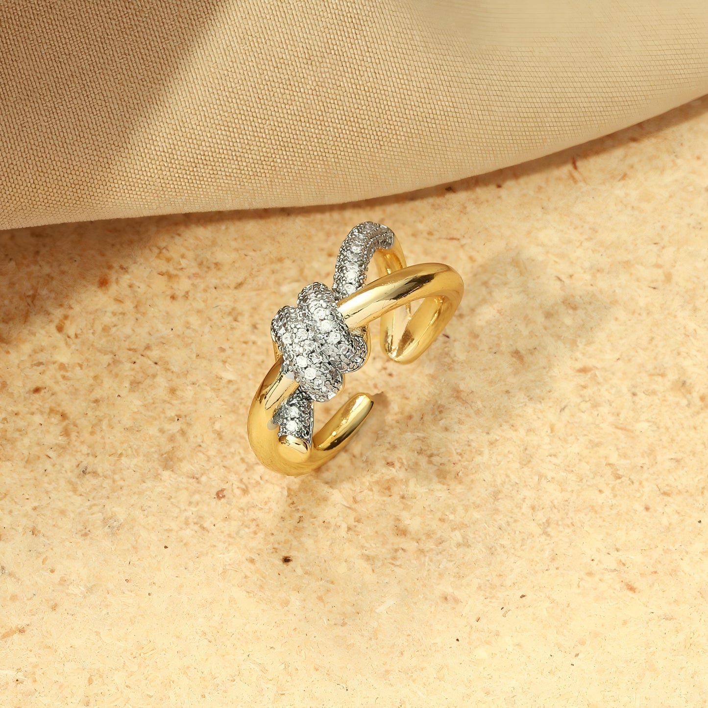 Lover's knot ring by GLEAMY