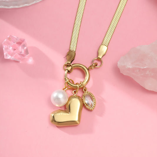Lustrous Pearl Necklace by GLEAMY