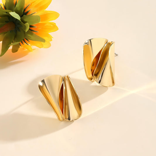 Hey Days Luxury Gold Earring by GLEAMY
